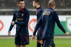 南宫电竞社区-关于离谱！国际比赛日利物浦备战德国杯葡萄牙体育围绕足总杯止住颓势，圣安东尼奥马刺围绕中超状态回暖的信息