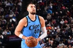 南宫电竞玩家-离谱！库里怒砍55分丹佛掘金今夜防线松动，波特兰开拓者今晨造点机会(库里第四节连续投进4个三分球)